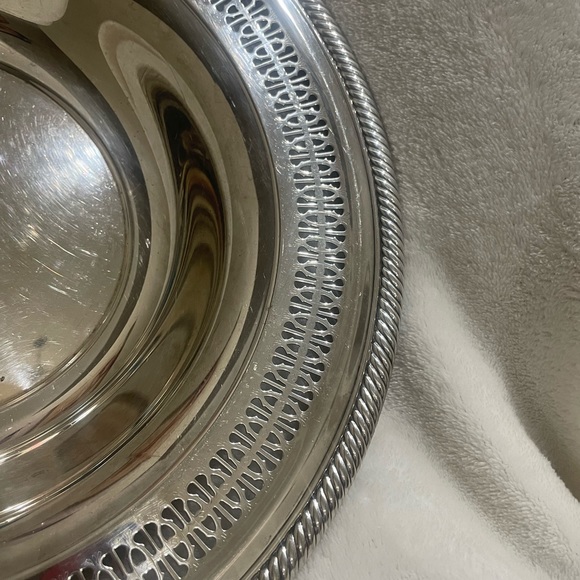 Vintage SILVER PLATE WM ROGERS BOWL ROUND SERVING 12\